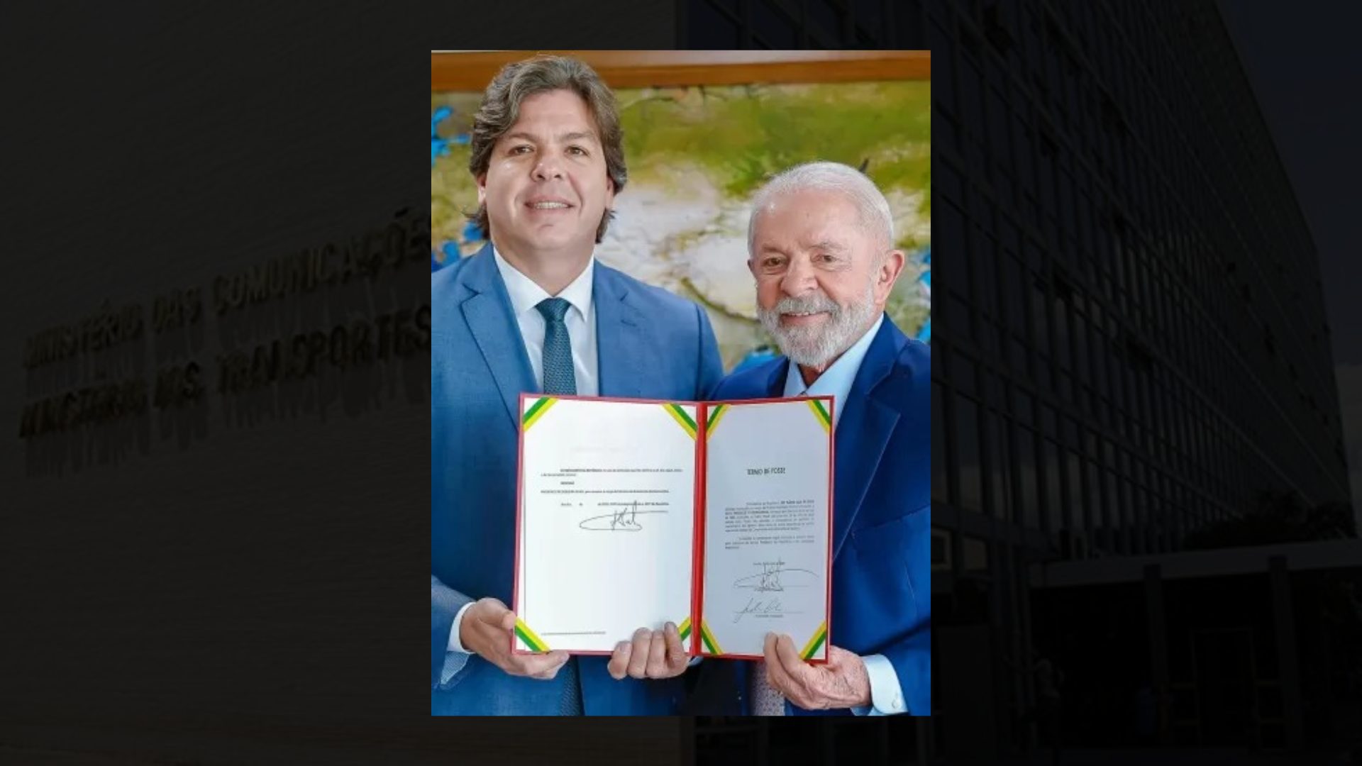 Frederico de Siqueira Filho ao lado de Lula da Silva, na cerimônia de posse como novo ministro das Comunicação: cargo sob a sombra de um processo por improbidade administrativa | Foto: Ricardo Stuckert / PR