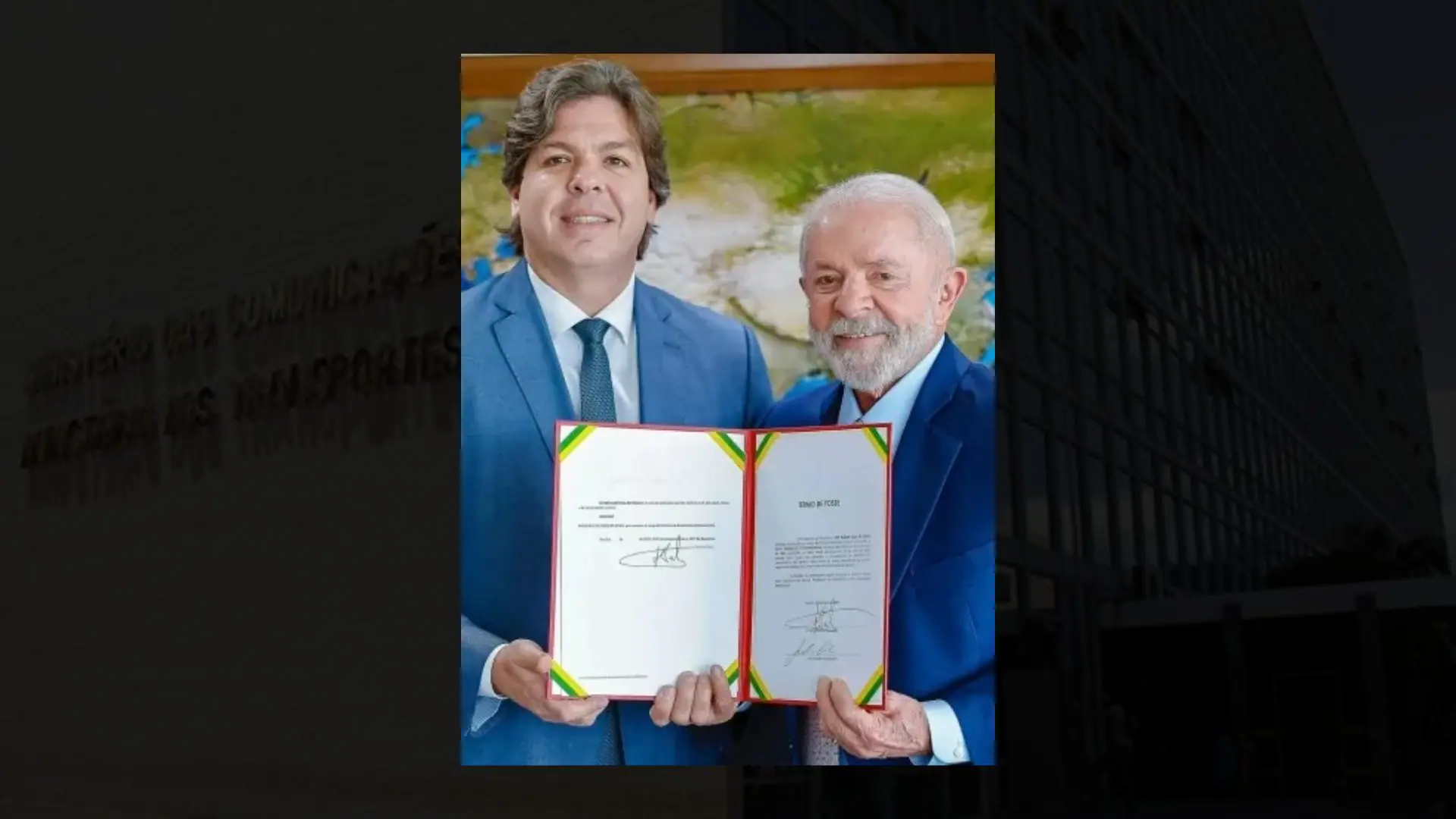 Frederico de Siqueira Filho ao lado de Lula da Silva, na cerimônia de posse como novo ministro das Comunicação: cargo sob a sombra de um processo por improbidade administrativa | Foto: Ricardo Stuckert / PR