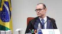 O ministro do STF Cristiano Zanin, que mandou lacrar os celulares: gravação de áudio e vídeo em sessões públicas constitui prerrogativa da advocacia, diz OAB | Foto: Antonio Augusto/STF