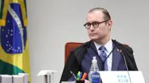 O ministro do STF Cristiano Zanin, que mandou lacrar os celulares: gravação de áudio e vídeo em sessões públicas constitui prerrogativa da advocacia, diz OAB | Foto: Antonio Augusto/STF