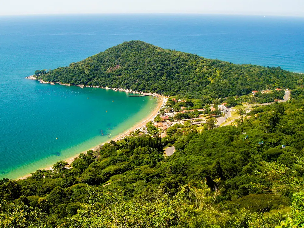Praia das Laranjeiras – Balneário Camboriú (SC)