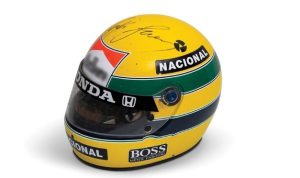 Fabricado pela empresa japonesa Shoei, o capacete de Senna foi especialmente desenvolvido para o Grande Prêmio da Bélgica de 1992 | Foto: Divulgação/RM Sotheby's