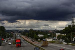 Cidades das regiões Sul e Norte do Brasil devem permanecer em estado de alerta em razão dos riscos de temporais decorrentes de frentes frias que circulam pelo país | Foto: Reprodução/Redes sociais