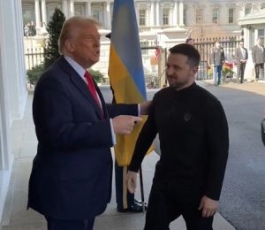 Trump aponta para Zelensky: presidente dos EUA segue insatisfeito com os esforços de Kiev na contenção dos conflitos com a Rússia | Foto: Reprodução/Twitter/X
