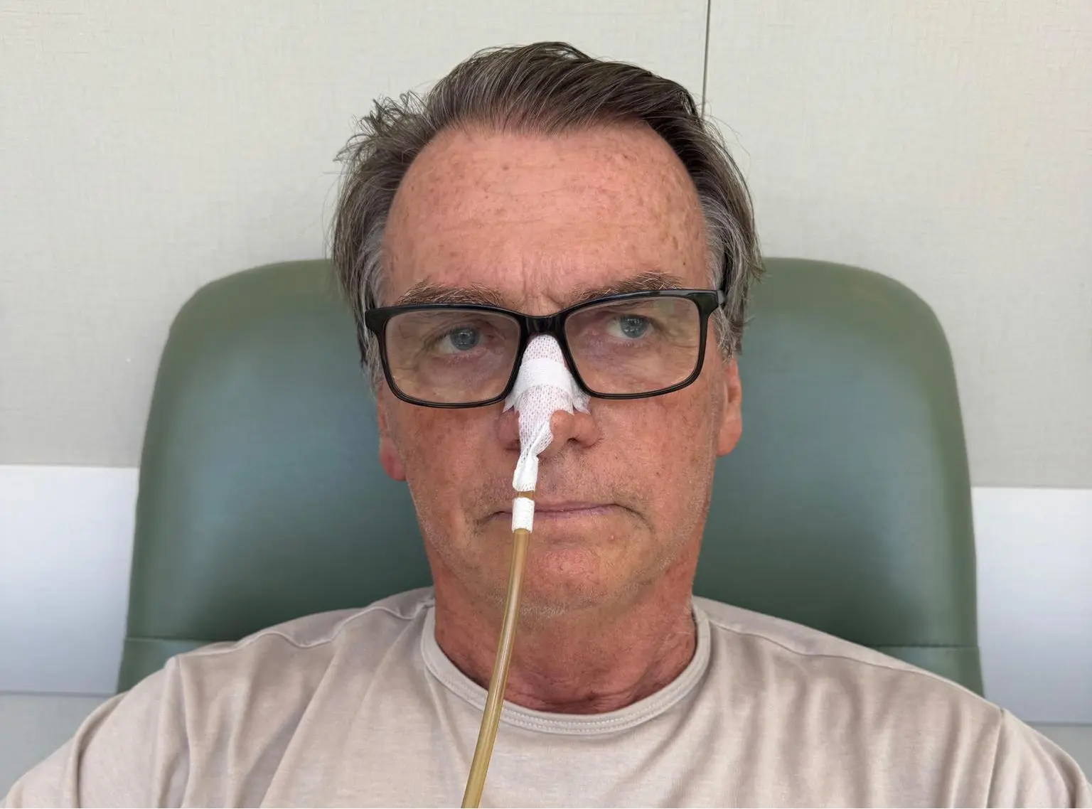 Jair Bolsonaro, ex-presidente da República, em recuperação na UTI do Hospital DF Star em Brasília - 26/04/2025 | Foto: Reprodução/Redes Sociais