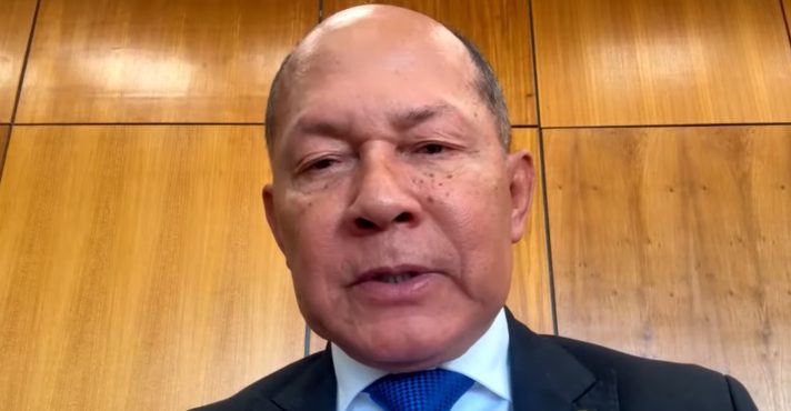 Coronel Chrisóstomo concede entrevista ao Jornal da Oeste | Foto: Revista Oeste