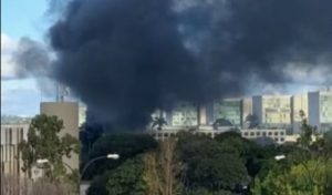 Ministério da Educação (MEC) teve um incêndio na área externa