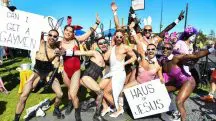 O grupo de drag publicou um convite nas redes sociais