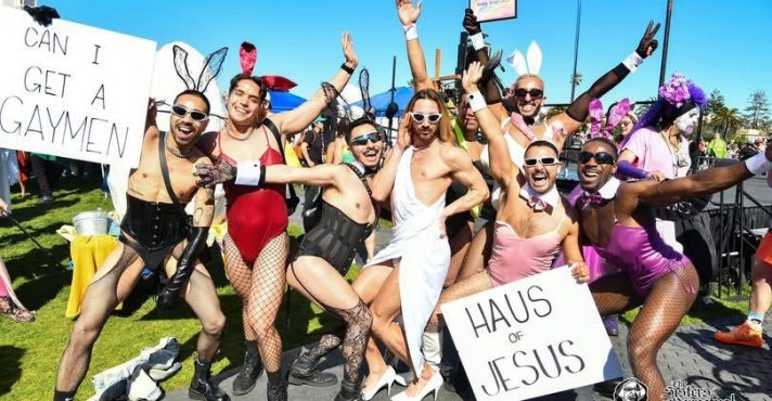 O grupo de drag publicou um convite nas redes sociais