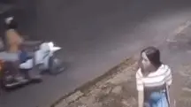 Mulher com Bíblia na mão reage a assalto e faz bandidos fugirem