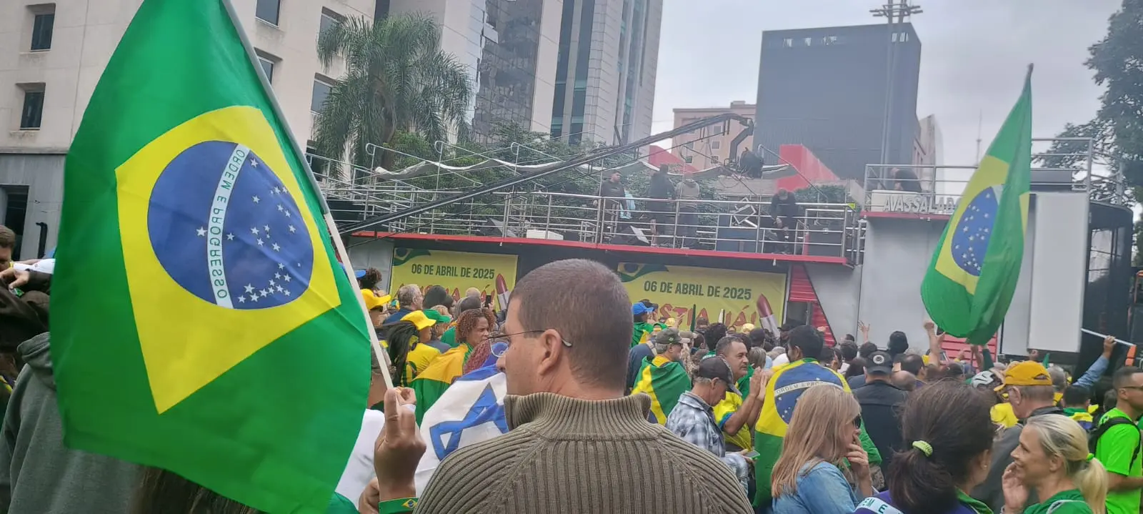 multidão 2 - rodri terra