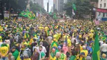 multidão toma conta da avenida paulista 2 - rodri terra