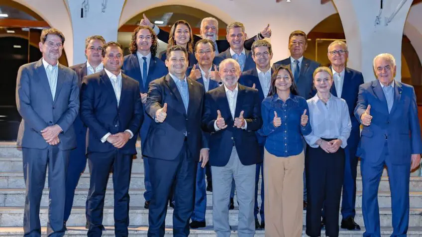 Lula ouve cobrança de senadores por melhor comunicação com evangélicos e agro