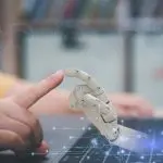 Atrasar o futuro do Brasil é trabalho profissional