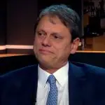 tarcísio de freitas emocionado no conversa com augusto nunes 2 - 08042025