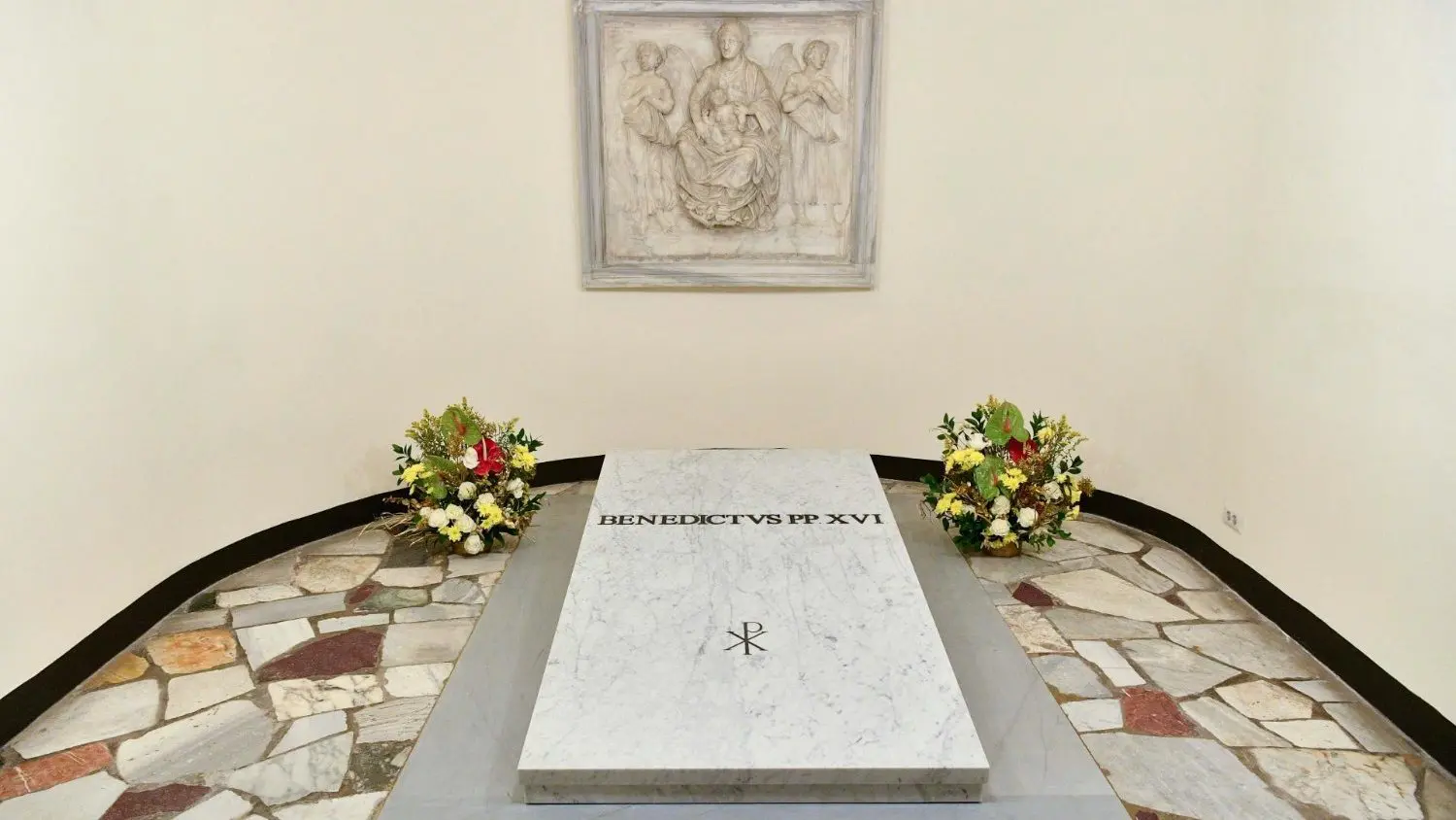 túmulo de Bento XVI