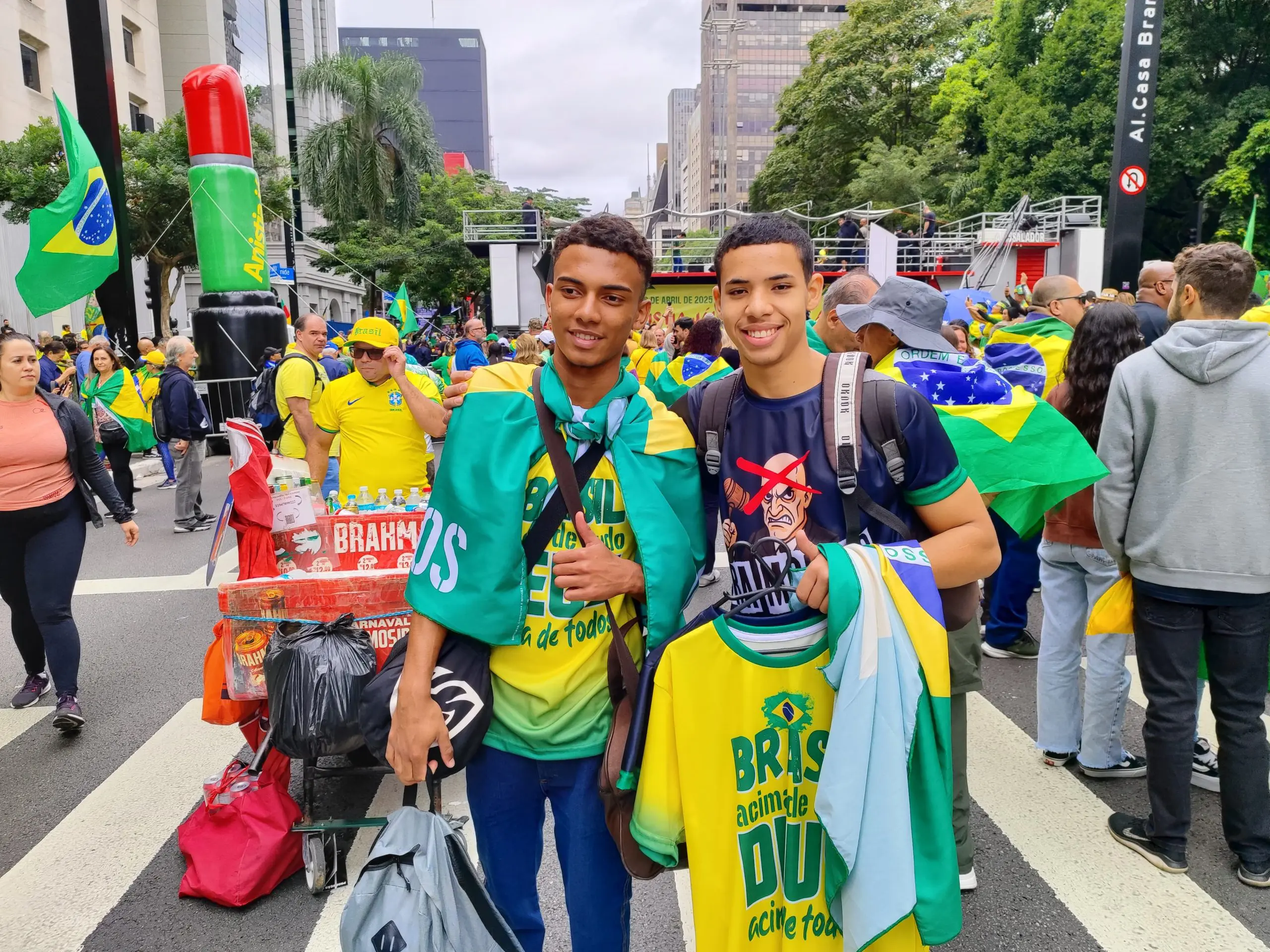 vendedores no ato pela anistia - thiago vieira