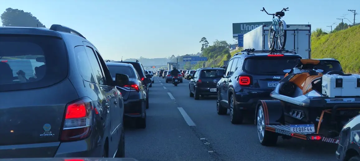 Congestionamento em rodovia brasileira