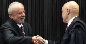 O presidente Lula e o ministro do STF Alexandre de Moraes: Brasil vive situação que nunca experimentou em sua história |