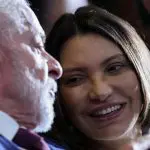 Luiz Inácio Lula da Silva e Janja da Silva participam de cerimônia em Brasília (3/4/2025) | Foto: Reuters/Adriano Machado