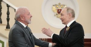 brasil Senadores criticam viagem de Lula à Rússia para encontro com ditadores