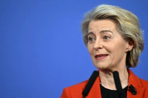 A presidente da Comissão Europeia, Ursula von der Leyen | Foto: JUSTIN TALLIS/Pool via REUTERS