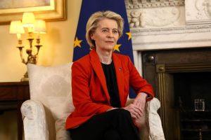 A presidente da Comissão Europeia, Ursula von der Leyen | Foto: Alishia Abodunde/Pool via REUTERS