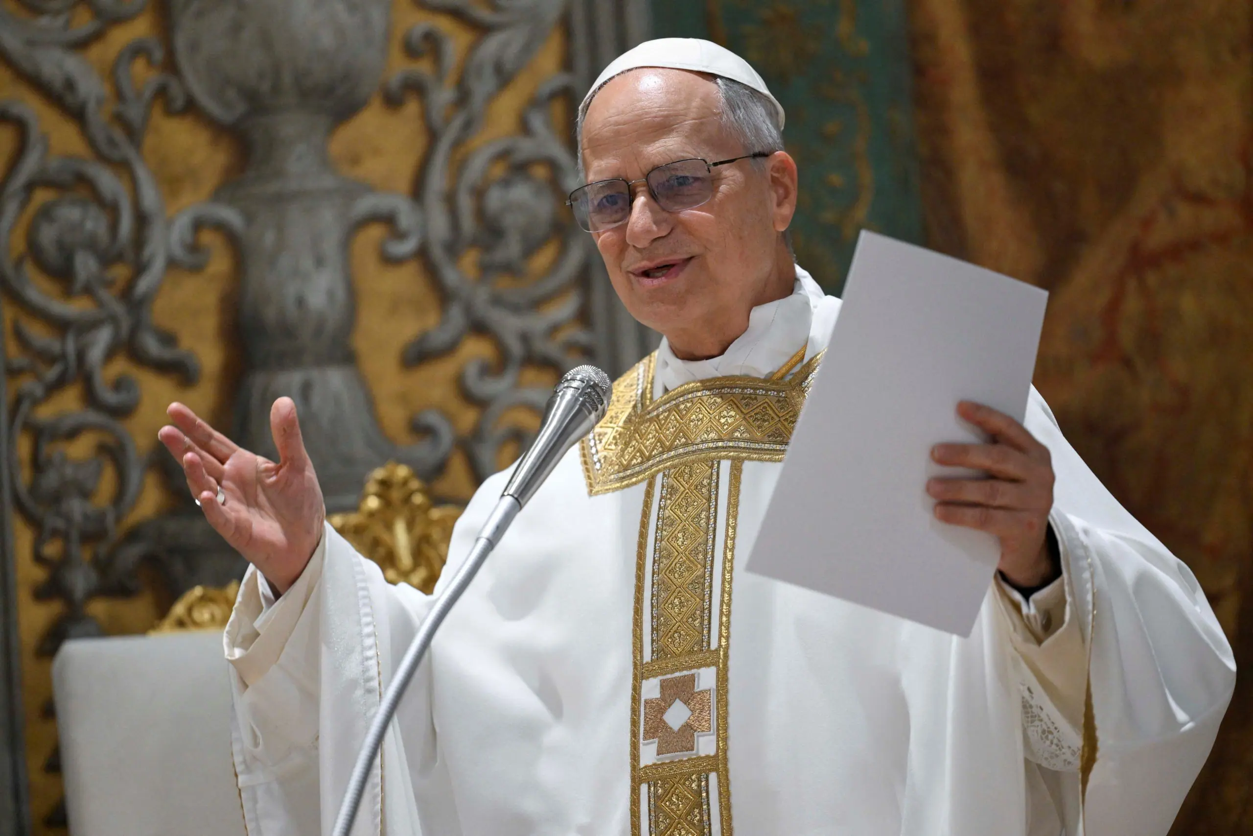 Papa Leão XIV durante sua primeira missa na Capela Sistina | Foto: Vatican Media/Simone Risoluti