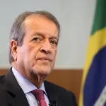 O presidente nacional do PL, Valdemar Costa Neto, grava para as redes sociais críticas a Lula