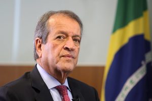 O presidente nacional do PL, Valdemar Costa Neto, grava para as redes sociais críticas a Lula
