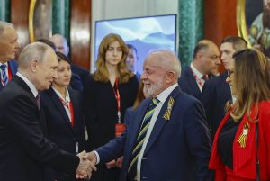 Vladimir Putin, Presidente da Federação da Rússia, e Luiz Inácio Lula da Silva durante jantar oferecido no Grande Palácio do Kremlin, em Moscou, Rússia (7/5/2025) | Foto: Ricardo Stuckert/PR