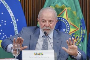 Presidente da República, Luiz Inácio Lula da Silva, durante reunião com integrantes do governo, em alusão à nota da posição do Brasil diante da sanção dos EUA a Moraes