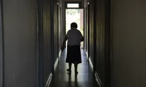 Segundo os autores, as mulheres são as mais afetadas, por viverem mais | Foto: Reprodução/Agência Brasil