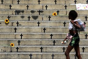 Ato em frente à Câmara Municipal do Rio de Janeiro, contra o feminicídio, em 2023; violência contra a mulher