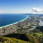 Vista panorâmica da Barra da Tijuca, no Rio de Janeiro, onde o fundo imobiliário vai construir residencial | Foto: Reprodução/Wikipedia