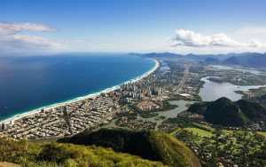 Vista panorâmica da Barra da Tijuca, no Rio de Janeiro, onde o fundo imobiliário vai construir residencial | Foto: Reprodução/Wikipedia