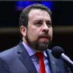 O deputado do Psol/SP, Guilherme Boulos: discurso em favor da censura, segundo jurista | Foto: Zeca Ribeiro/Câmara dos Deputados