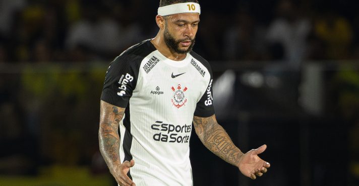 Memphis Depay lamenta a perda da penalidade máxima contra o Mirassol, ao tentar uma cavadinha | Foto: Joisel Amaral/Agif/Agência de Fotografia/Estadão Conteúdo