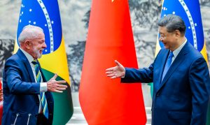 Em visita ao país asiático, Lula pediu ao líder do Partido Comunista Chinês, Xi Jinping, para enviar ao Brasil uma ‘pessoa de confiança’ para discutir a questão digital; parlamentares temem a censura | Foto: Ricardo Stuckert/PR