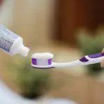 A venda do creme dental Colgate Clean Mint já havia sido suspensa em 27 de março | Foto: Drazen Zigic/Freepik