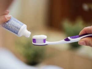 A venda do creme dental Colgate Clean Mint já havia sido suspensa em 27 de março | Foto: Drazen Zigic/Freepik