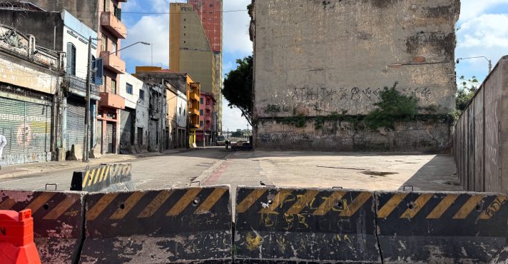 Na terça-feira 13, apenas duas viaturas da Guarda Civil Metropolitana (GCM) estavam presentes na cracolândia | Foto: Clique e leia mais