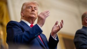 Programa de deportação voluntária pode representar economia de até 70% ao governo Trump | Foto: Daniel Torok/Casa Branca