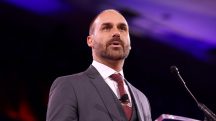 PL argumenta que Eduardo Bolsonaro não pode ser alvo de investigação por opiniões públicas, mesmo que licenciado do cargo | Foto: Reprodução/Flickr