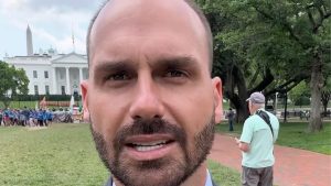 Eduardo Bolsonaro transferiu residência para os Estados Unidos e afirma ser alvo de perseguição dos ministros | Foto: Reprodução/Redes sociais/Eduardo Bolsonaro