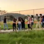 Estudantes de esquerda agridem jovens de direita em universidade do Rio