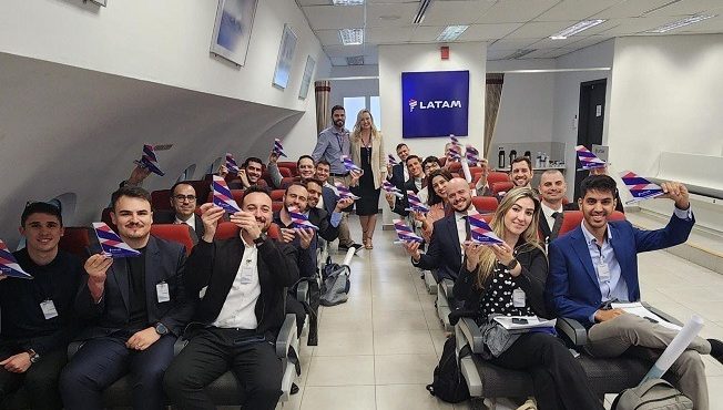 Integração de novos pilotos na Latam: FAB abastece o mercado de mão de obra privada | Foto: Divulgação/Latam