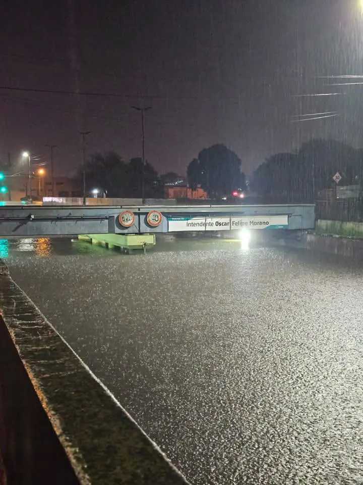 Viaduto da cidade de Zárate, na Argentina, alago | Foto: Reprodução/ Redes Sociais