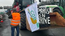 Agricultores na França protestam contra obstrução de projeto que flexibiliza atividade agrícola