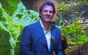 Haddad discursa em evento do MST no Paraná
